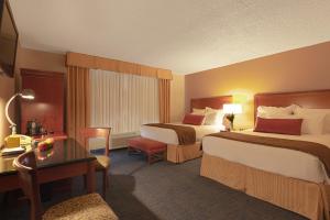 Voodi või voodid majutusasutuse Coast Wenatchee Center Hotel toas