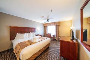 TV a/nebo společenská místnost v ubytování Alpine Inn & Suites Gunnison