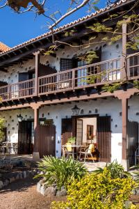 a white house with a balcony and a patio at Parador de La Gomera in San Sebastián de la Gomera