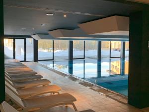 Bazen u ili blizu objekta Hotel Crni Vrh