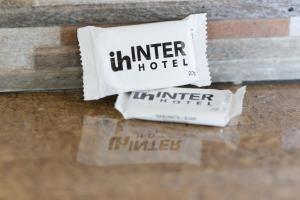 Um certificado, prêmio, placa ou outro documento exibido em Inter Hotel
