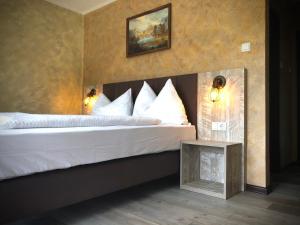 A bed or beds in a room at Haus Kärnten