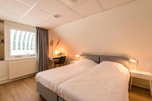 Ένα ή περισσότερα κρεβάτια σε δωμάτιο στο Hotel-Brasserie De Walvisvaarder