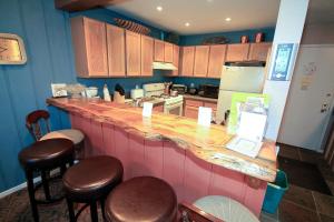a kitchen with a counter with stools and a counter top at Mammoth Ski & Racquet Club #94 in Mammoth Lakes