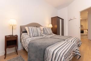 Łóżko lub łóżka w pokoju w obiekcie Bilbao High Apartment
