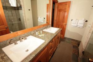 a bathroom with two sinks and a large mirror at Mountainback #52, Loft, Corner in Mammoth Lakes +8 photos