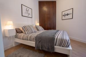 Łóżko lub łóżka w pokoju w obiekcie Bilbao High Apartment