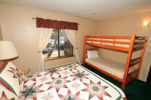 a small bedroom with a bunk bed and a window at Forest Creek #3, Pet accepted in Mammoth Lakes