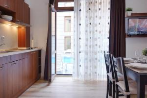 TV a/nebo společenská místnost v ubytování Apartcomplex in Sveti Vlas Viktorio 3