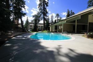 a swimming pool in a driveway next to a building at Discovery 4 142 Loft in Mammoth Lakes