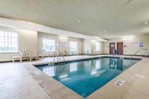 Bassein majutusasutuses Cobblestone Hotel & Suites - Andrews või selle lähedal