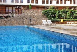 Bazén v ubytování Apartcomplex in Sveti Vlas Viktorio 3 nebo v jeho okolí