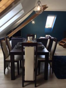 Khu vực ghế ngồi tại Apartament Miętowa Sowa