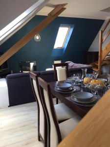 Khu vực ghế ngồi tại Apartament Miętowa Sowa