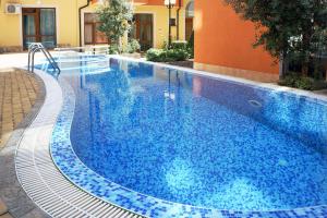 Bazén v ubytování Apartcomplex in Sveti Vlas Viktorio 3 nebo v jeho okolí