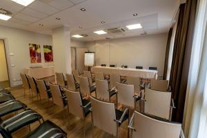 Zaplecze biznesowe lub konferencyjne w obiekcie Best Western Palace Inn Hotel