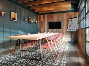 Telewizja i/lub zestaw kina domowego w obiekcie ibis Amsterdam Centre
