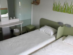 Postel nebo postele na pokoji v ubytování ibis budget Toulouse Aeroport