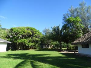 Ein Garten an der Unterkunft Hôtel Atiapiti