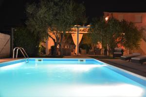 Afbeelding uit fotogalerij van Apartmani Emili in Sukošan +99 foto's