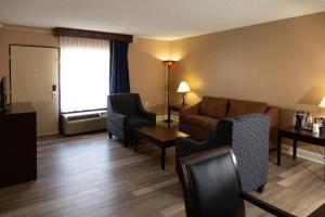 a living room with a couch and a table and chairs at Hotel Pentagon in Arlington