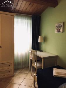 a bedroom with a desk and a bed and a window at La Casetta Di Atri in Atri