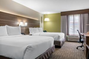 Ένα ή περισσότερα κρεβάτια σε δωμάτιο στο Holiday Inn Express & Suites Harrison by IHG