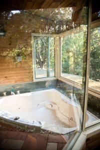 Fotografie z fotogalerie ubytování Harmony Forest Cottages & Lake side Lodge v destinaci Margaret River