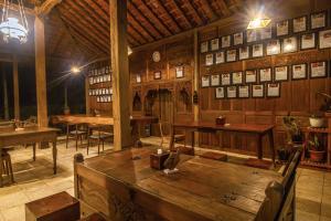 Restorāns vai citas vietas, kur ieturēt maltīti, naktsmītnē The Omah Borobudur