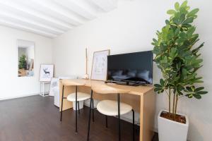 TV a/nebo společenská místnost v ubytování LUANAHOTEL IN NAKANO