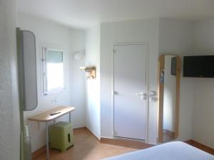 Postel nebo postele na pokoji v ubytování Ibis budget Dunkerque Grande Synthe