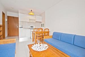 Kuchyňa alebo kuchynka v ubytovaní Apartamentos Llevant