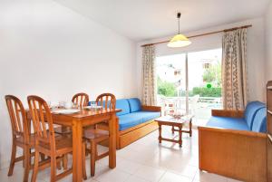 Posedenie v ubytovaní Apartamentos Llevant