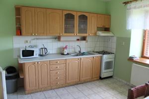 Kuchnia lub aneks kuchenny w obiekcie Hájenka Bukovina Nová Baňa