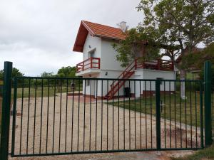 Budova, kde se prázdninový dům nachází