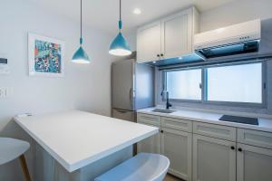 A cozinha ou cozinha compacta de NC Square Shinjuku -All Suite Residence-