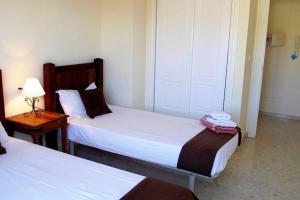 Posteľ alebo postele v izbe v ubytovaní Las Brisas Apartment, Salobrena