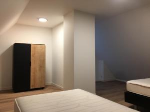 a room with two beds and a tv on the wall at Appartement Buiten de Veste 28 in Veere