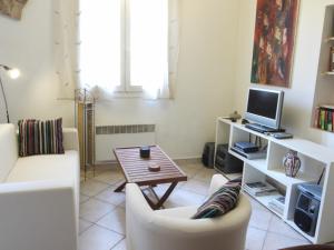 Studio 6 - a quiet and spacious studio flat in the Old Town