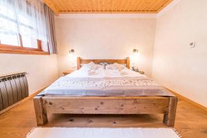 A bed or beds in a room at Salaš Syrex