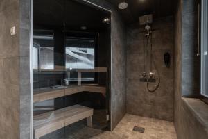 A bathroom at Ski-Inn RukaValley