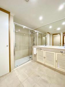 Imagem da galeria de Home Out Luxury Marina Apartment - 2 Bedrooms Sea View em Vilamoura
