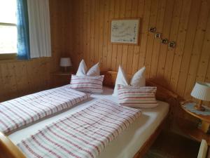 Posteľ alebo postele v izbe v ubytovaní Ferienhaus Ulli