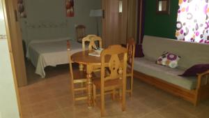 Postel nebo postele na pokoji v ubytování Apartamentos Castillo Cazorla