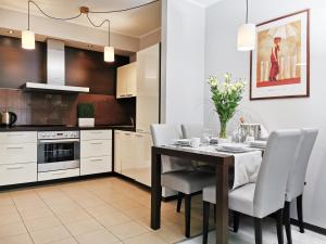 Kuchnia lub aneks kuchenny w obiekcie Apartamenty Aquarius z Aquacenter