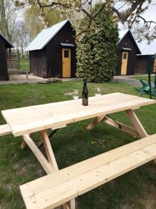 Vonkajšia záhrada v ubytovaní Penzion a Chatový Camp Havraníky u NP Podyjí