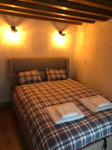 カルペニシにあるThe House in the Cobbled Roadのベッド1台(タオル2枚付) +48枚の写真