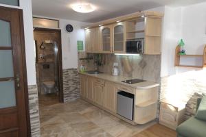 Kuchyňa alebo kuchynka v ubytovaní Apartamenty u Łukasza