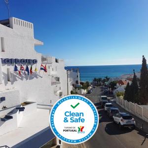 Vista de la piscina de Apartamentos Turisticos Soldoiro o d'una piscina que hi ha a prop