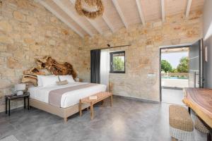 Photo de la galerie de l'établissement "Four Olives" Luxury Rooms, Afitos #FeelsLikeHome, à Afytos